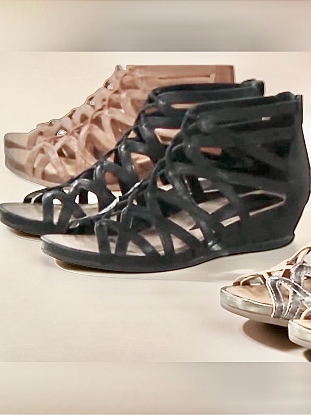 COPY - Earth sandals 9 genuine, leather gladiator sandal with back zipper. - Picture 3 of 6